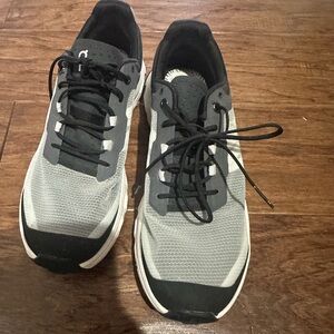 On Running Woman Black and White Athletic Shoes size9,5